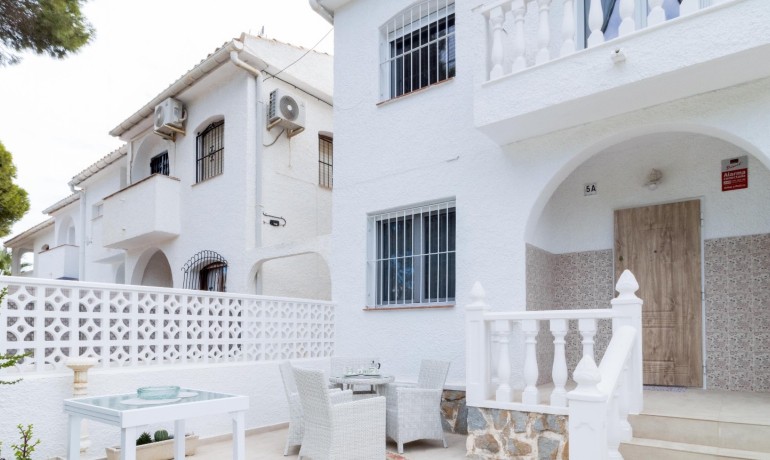 Sale - House -
Orihuela Costa - La Zenia