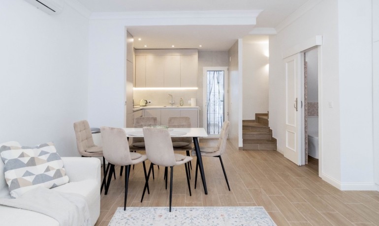 Sale - House -
Orihuela Costa - La Zenia