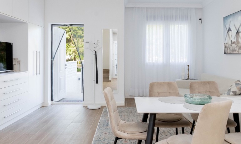 Sale - House -
Orihuela Costa - La Zenia