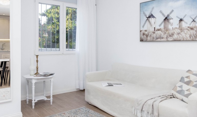 Sale - House -
Orihuela Costa - La Zenia