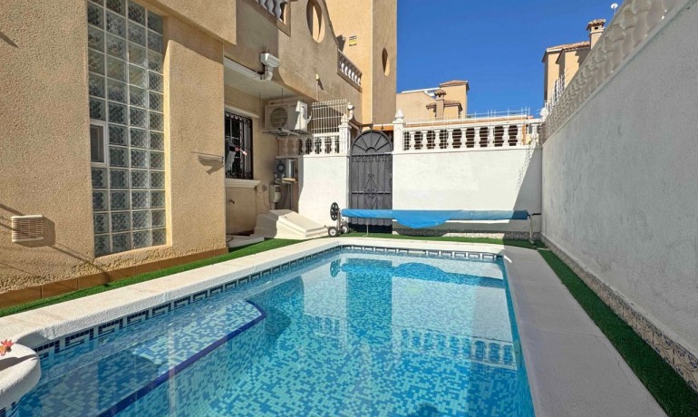 Sale - House -
Orihuela Costa - Villamartin