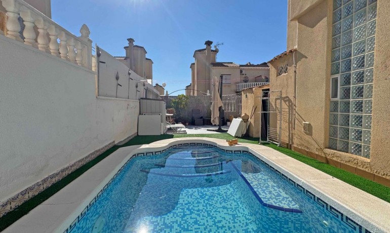 Sale - House -
Orihuela Costa - Villamartin