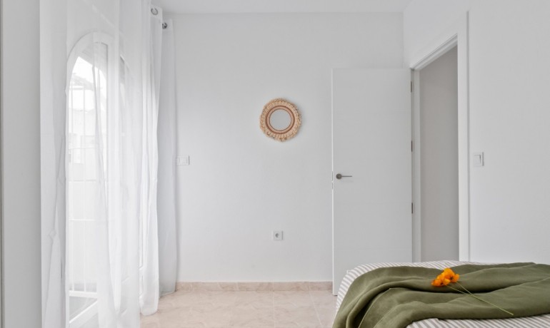 Sale - House -
Orihuela Costa - La Florida