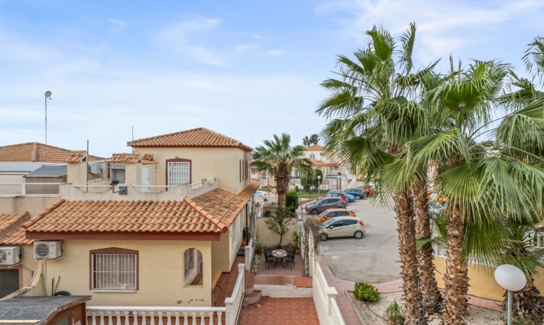 Sale - House -
Orihuela Costa - La Florida