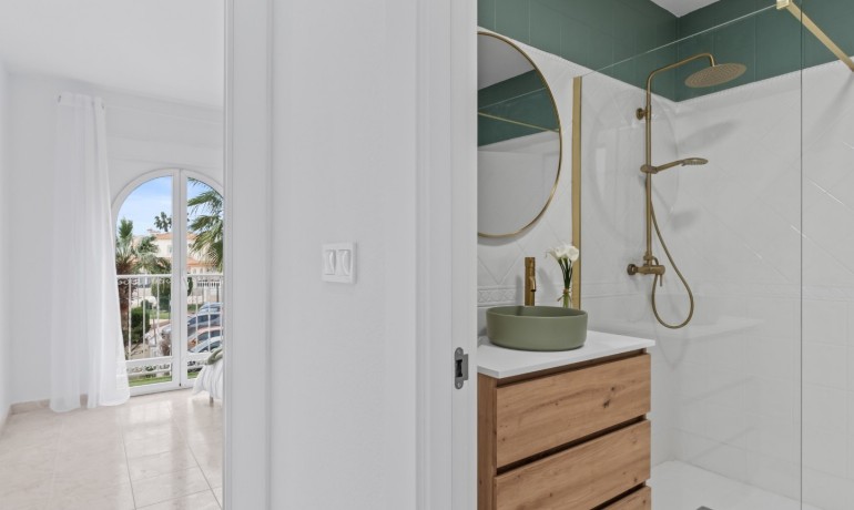 Sale - House -
Orihuela Costa - La Florida