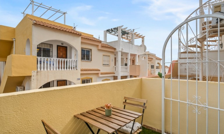Sale - House -
Orihuela Costa - La Florida