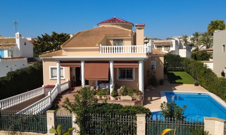 Sale - Villa -
Torrevieja - Torrelamata - La Mata