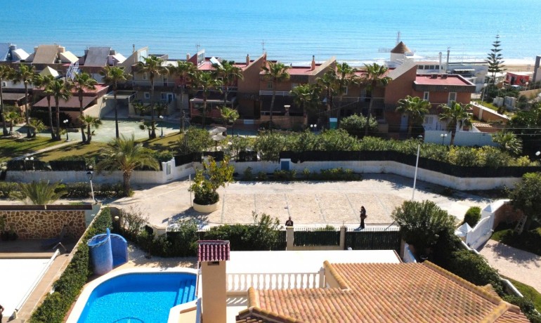 Sale - Villa -
Torrevieja - Torrelamata - La Mata