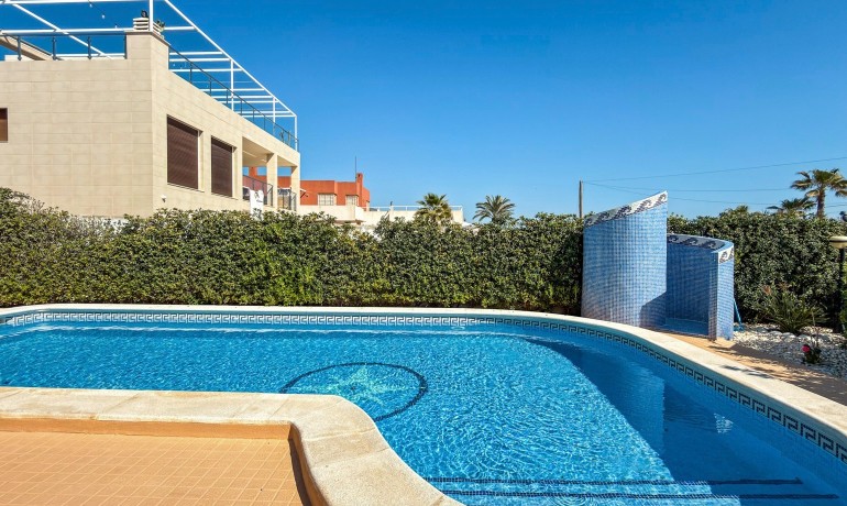 Sale - Villa -
Torrevieja - Torrelamata - La Mata