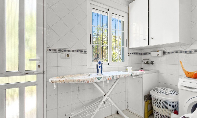 Sale - Villa -
Torrevieja - Torrelamata - La Mata