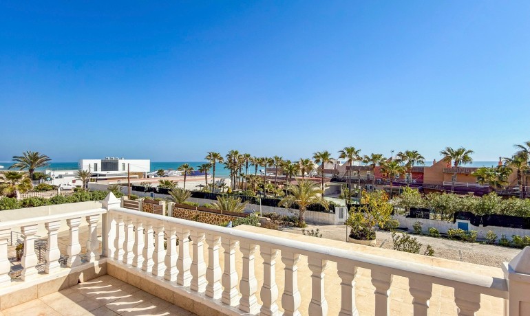 Sale - Villa -
Torrevieja - Torrelamata - La Mata