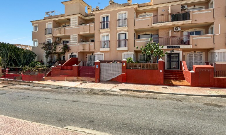 Sale - House -
Orihuela Costa - La Florida