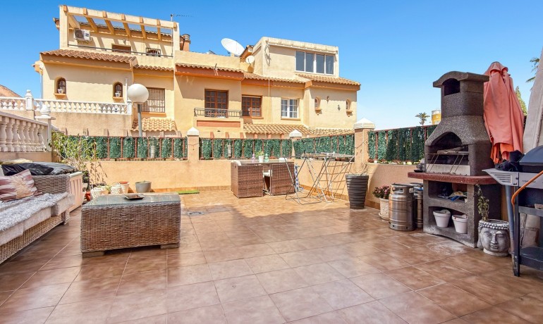 Sale - House -
Orihuela Costa - La Florida