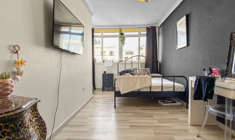 Sale - House -
Orihuela Costa - La Florida