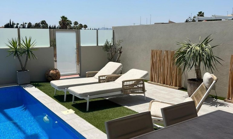 Sale - Villa -
Daya Vieja - Costa Blanca