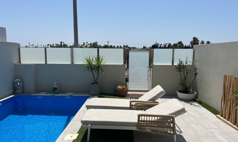 Sale - Villa -
Daya Vieja - Costa Blanca