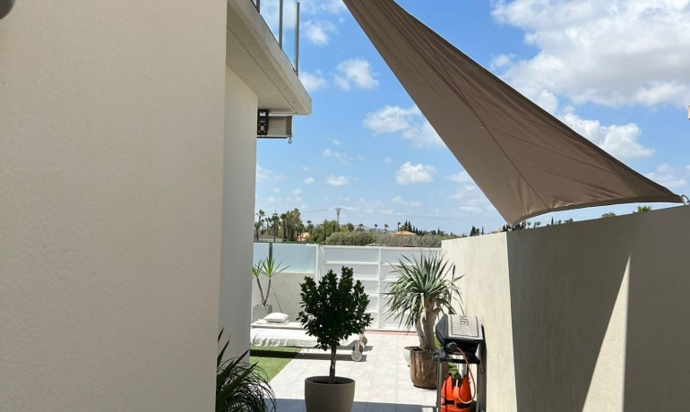 Sale - Villa -
Daya Vieja - Costa Blanca