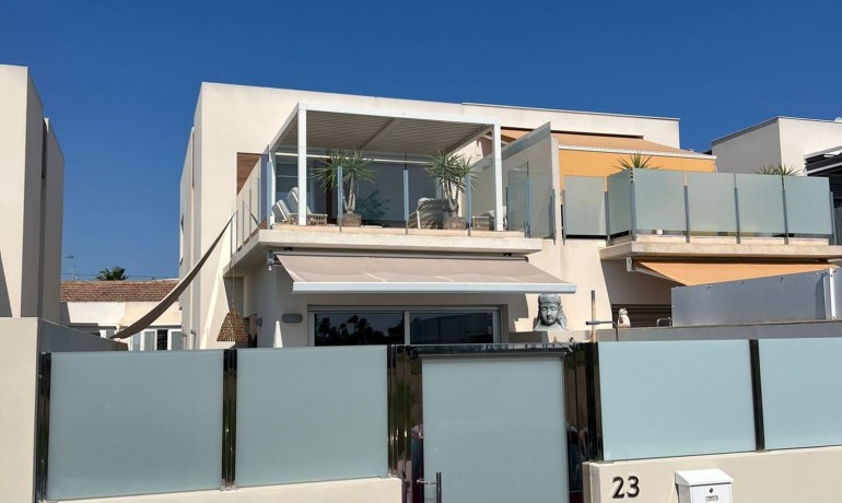 Sale - Villa -
Daya Vieja - Costa Blanca