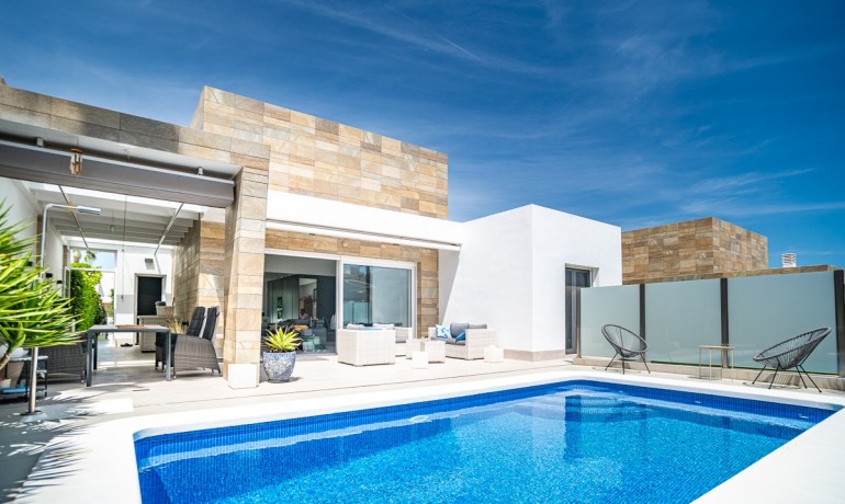 Sale - Villa -
Algorfa* - La Finca Golf