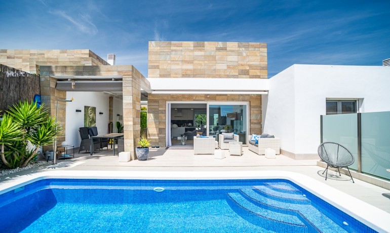 Sale - Villa -
Algorfa* - La Finca Golf