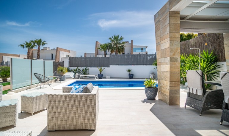 Sale - Villa -
Algorfa* - La Finca Golf
