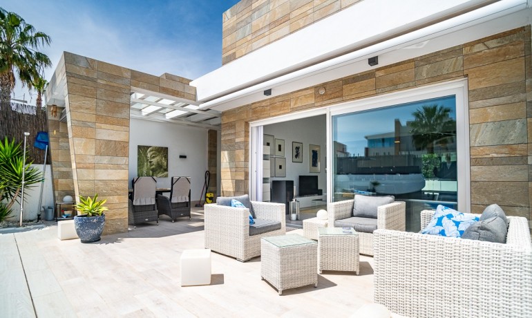 Sale - Villa -
Algorfa* - La Finca Golf