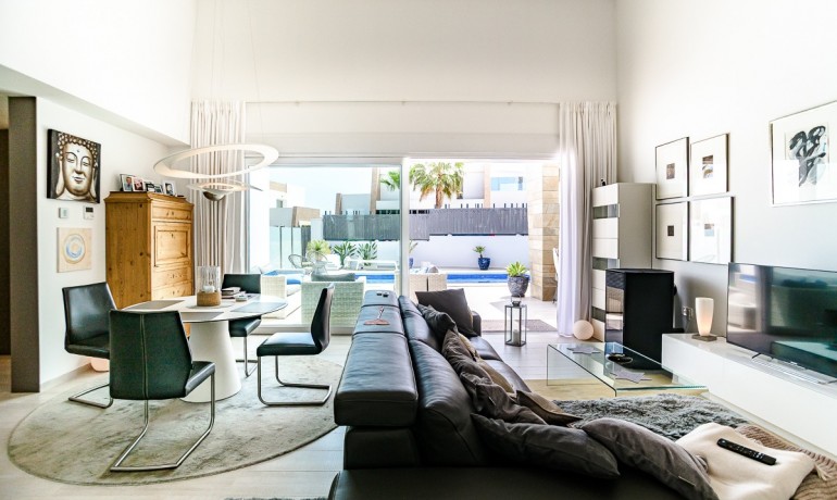 Sale - Villa -
Algorfa* - La Finca Golf