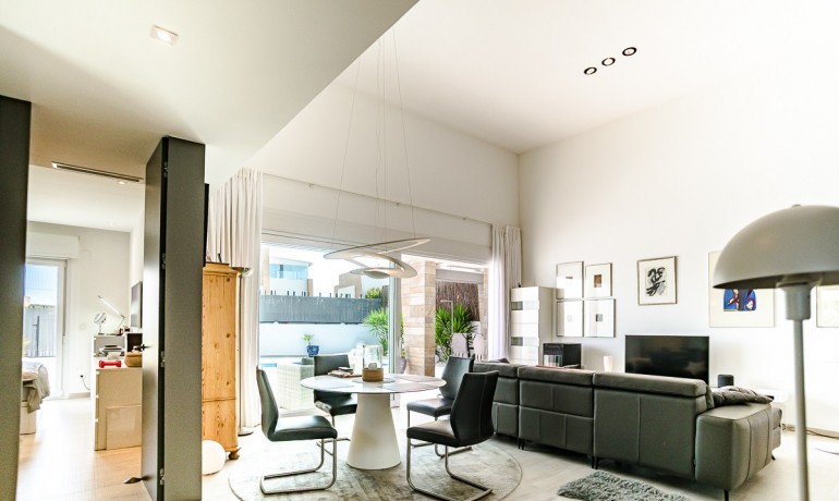 Sale - Villa -
Algorfa* - La Finca Golf