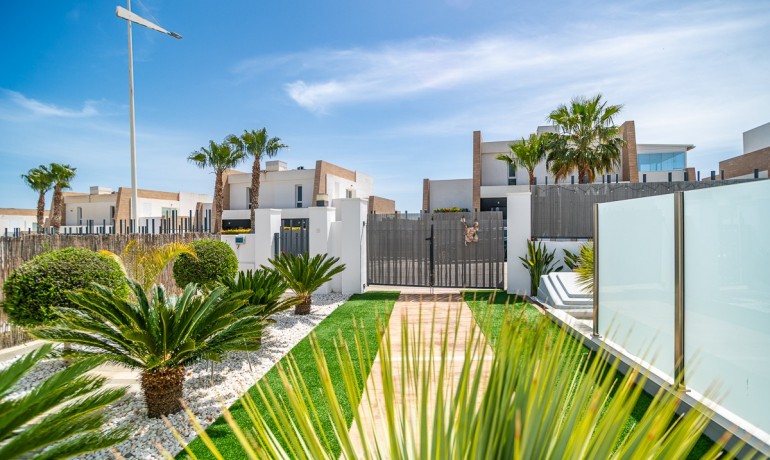 Sale - Villa -
Algorfa* - La Finca Golf