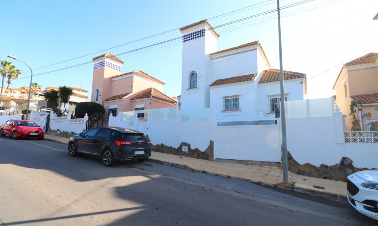 Sale - Villa -
Orihuela Costa - Villamartin