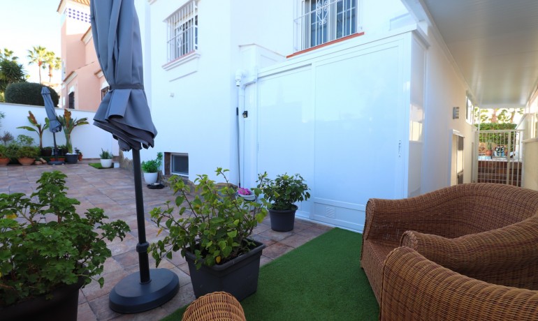 Sale - Villa -
Orihuela Costa - Villamartin