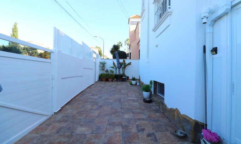 Sale - Villa -
Orihuela Costa - Villamartin
