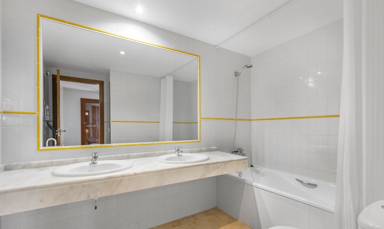 Sale - Apartment / Flat -
Torrevieja - Punta Prima