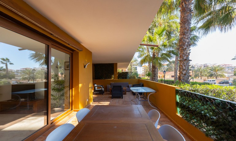 Sale - Apartment / Flat -
Torrevieja - Punta Prima