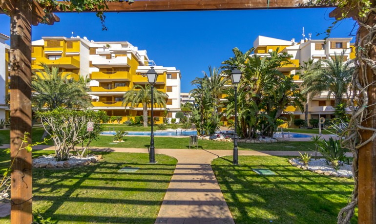 Sale - Apartment / Flat -
Torrevieja - Punta Prima