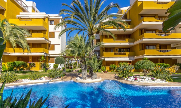 Sale - Apartment / Flat -
Torrevieja - Punta Prima