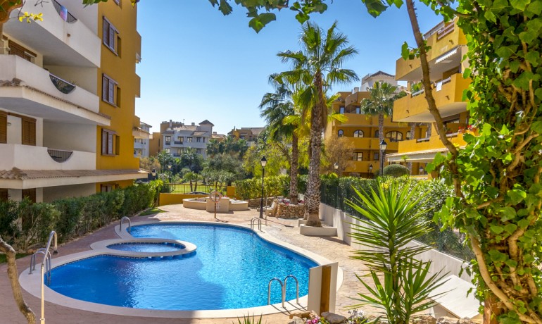 Sale - Apartment / Flat -
Torrevieja - Punta Prima