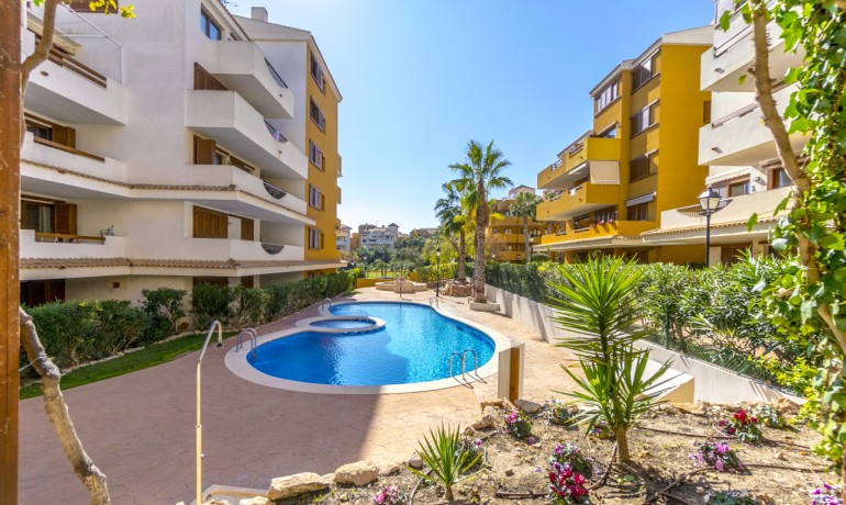 Sale - Apartment / Flat -
Torrevieja - Punta Prima