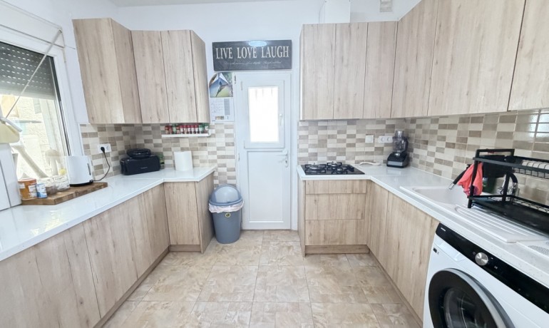 Sale - Apartment / Flat -
Villamartin