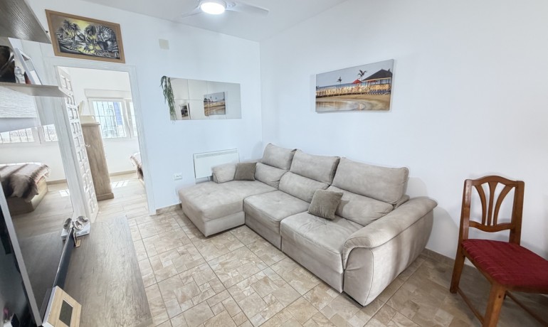 Sale - Apartment / Flat -
Villamartin