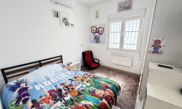 Sale - Apartment / Flat -
Villamartin