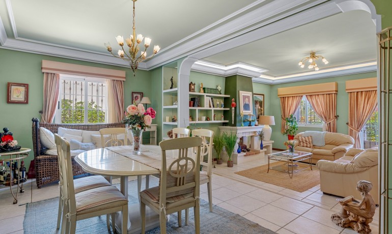 Sale - Villa -
Torrevieja* - La Mata