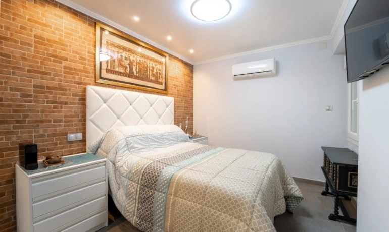 Sale - Apartment / Flat -
Torrevieja - Playa Del Cura