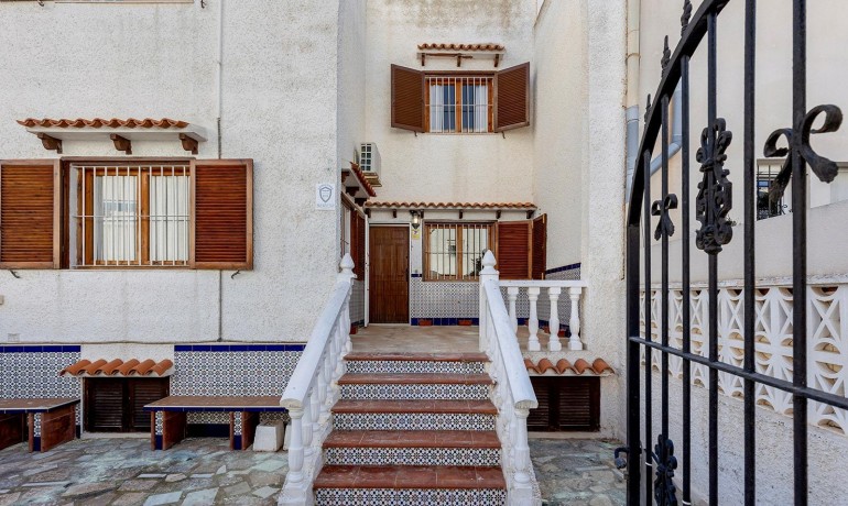 Sale - House -
Torrevieja* - Calas blanca