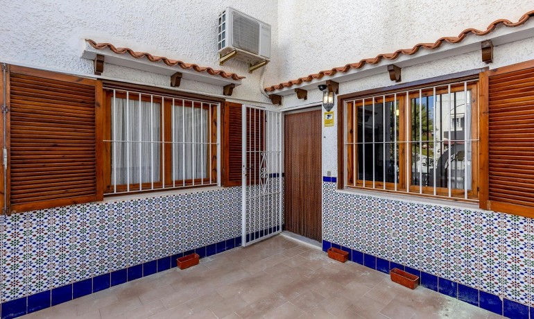 Sale - House -
Torrevieja* - Calas blanca