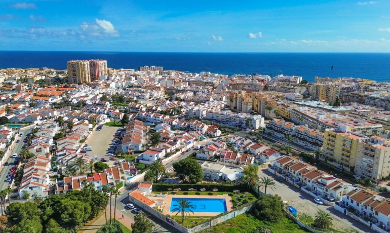 Sale - House -
Torrevieja* - Calas blanca