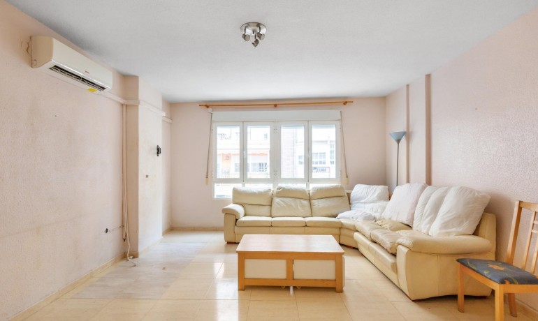 Sale - Apartment / Flat -
Torrevieja* - Centro - Muelle Pesquero