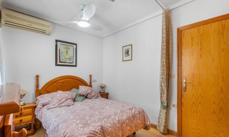 Sale - Apartment / Flat -
Torrevieja* - Playa del cura