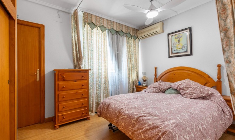 Sale - Apartment / Flat -
Torrevieja* - Playa del cura