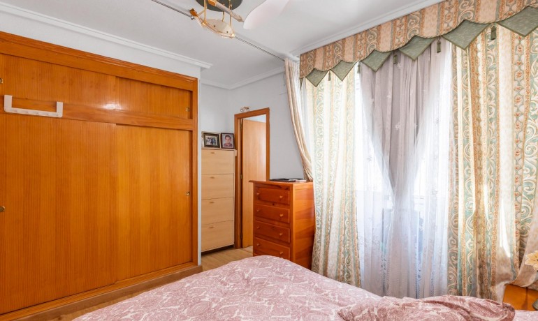 Sale - Apartment / Flat -
Torrevieja* - Playa del cura